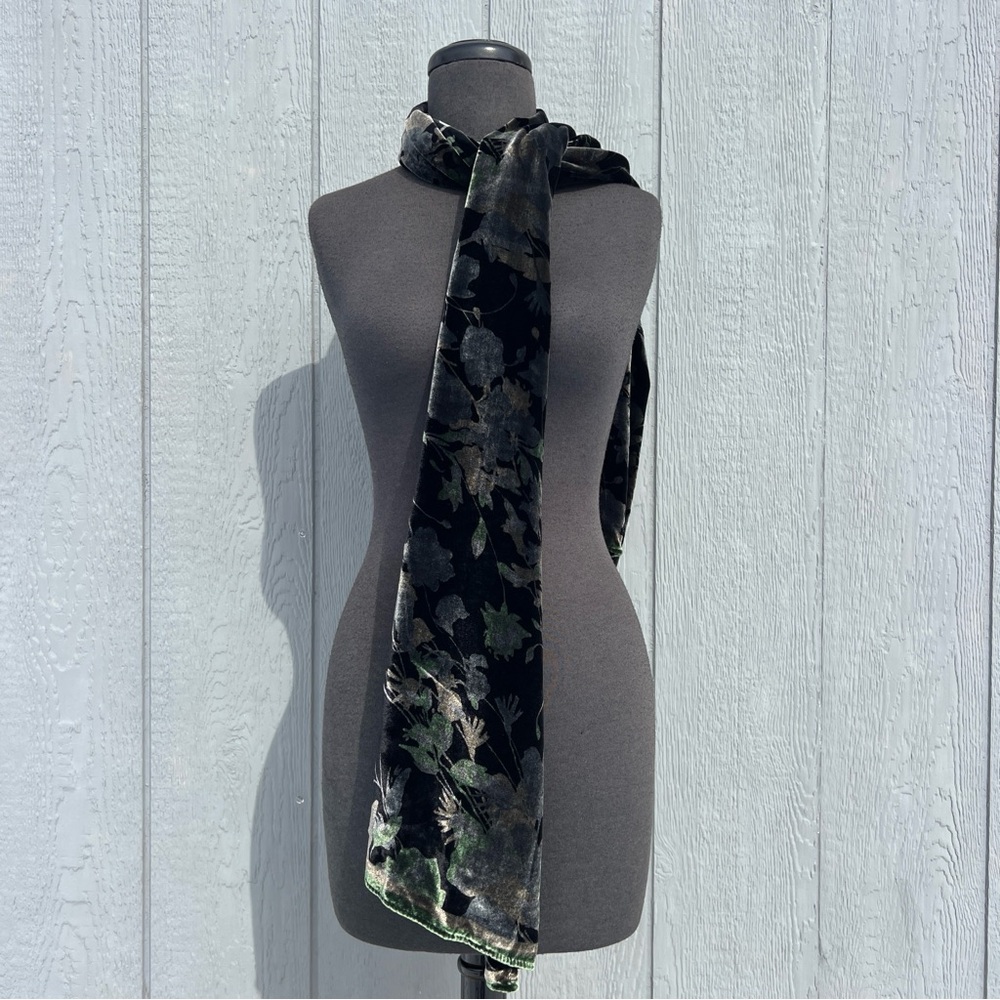 VTG Lord & Taylor Silk and Velvet Dark Floral Shawl Scarf